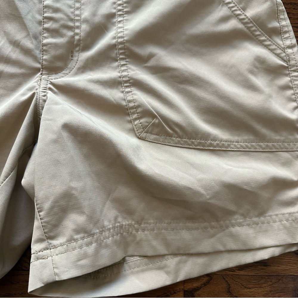Columbia Women's Beige Cargo Shorts size 8 6L - Picture 2 of 14